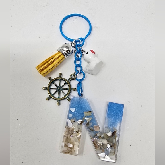 Handmade resin beach themed letter N keychain - Picture 3 of 4